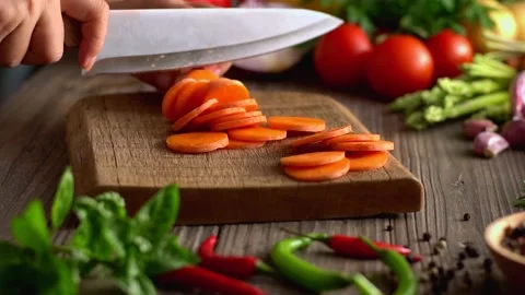 Chef chopping vegetables in kitchen Stock-Footage 133851814