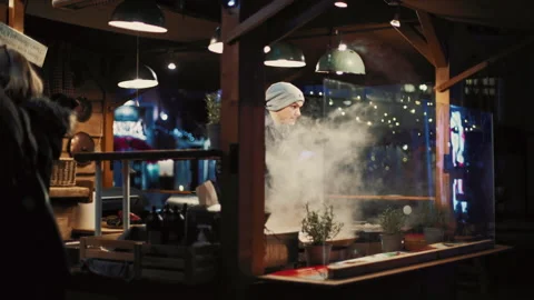 Chef cleaning the steamy frying pan while preparing traditional Estonian Vídeos de archivo 152803137