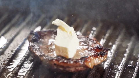 Chef cook a beef fillet in the pan Stockbeeldmateriaal 108350592