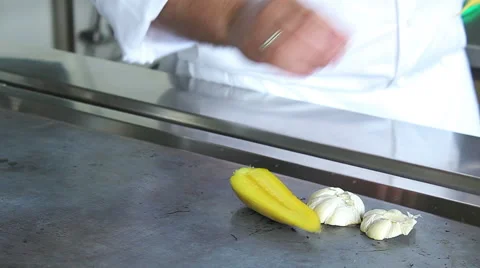 Chef cooking and frying vegetables on hot plate, Dolly shot Vídeos de archivo 48470424