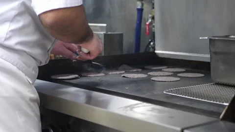 Chef cooking blue corn and white corn tortillas in a Mexican restaurant 库存影片 203897116