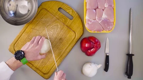 Chef cooking a chicken dish. Cutting onion Video stock 88723624