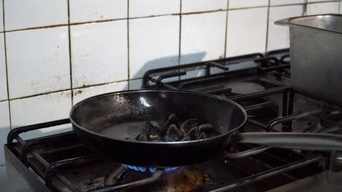 Chef cooking clams in a pan Stock Footage 121128028