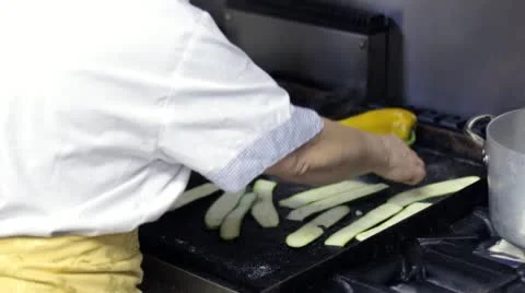 Chef cooking grilled vegetables Video stock 21425947