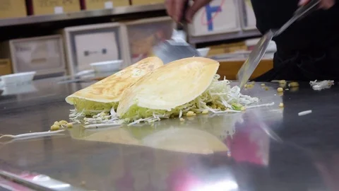 Chef cooking Okonomiyaki Stock Footage 102000203