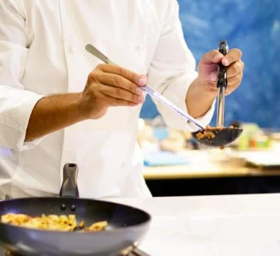 Chef cooking pasta, Chef serves spaghetti carbonara on the plate in the kitch Foto stock
