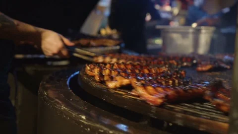 Chef cooking ribs on grill. Vidéo 91169801