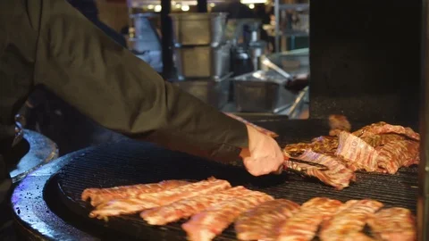 Chef cooking ribs on grill. Stock-Footage 91170281
