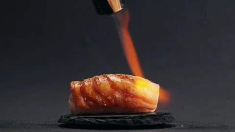 Chef cooking Sashimi Nigiri Platter with flambe fire, japanese sushi restaurant Stock Footage 283495005