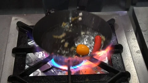 Chef Cooking Vegetables On Stove Vidéo 105883643