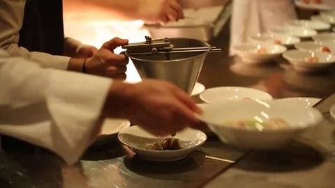 Chef cooks busy plating meals Vidéo 77664117
