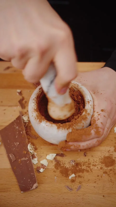 Chef Crushes Chocolate on Camera Vídeos de archivo 283010770