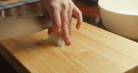 Chef cut onion on cutting board with sharp knife for making healthy meal and Vídeo Stock 327961478