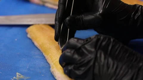 The chef cut off  salmon and remove the thorns 6 Stock-Footage 312931572