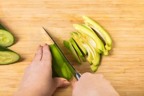 Chef cuts avocado with a knife Foto stock