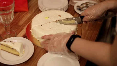 Chef cuts off a piece of cheesecake Video stock 120637244