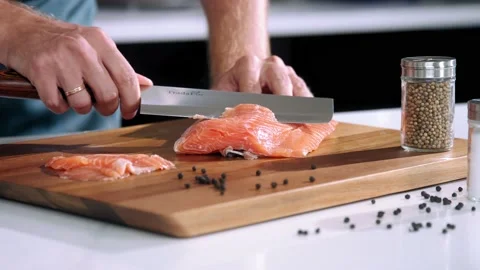 Chef cuts the salmon slow motion Video stock 221503176
