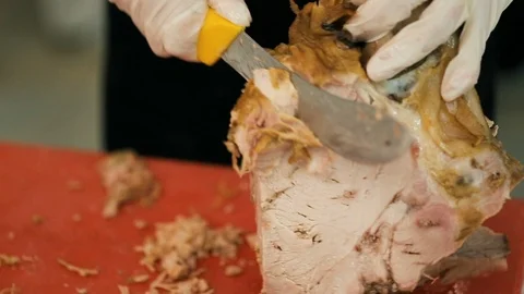 Chef Cutting Baked Lamb Meat Close Up 動画素材 78513817