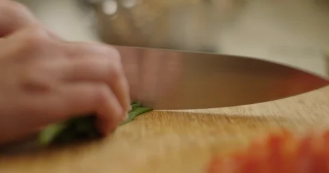 Chef Cutting Green Onions 스톡 동영상 105370219
