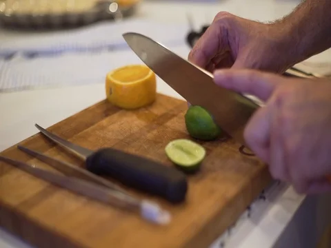Chef cutting lemon and lime. Видео 80507860