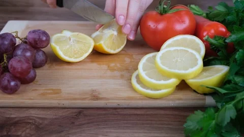 Chef cutting lemon Stockbeeldmateriaal 231571283