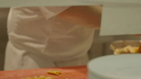 Chef cutting meat and placing in metal tray 库存影片 336173720