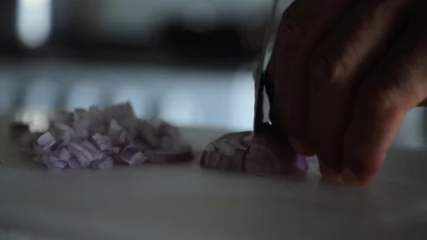 Chef Cutting Onion Vídeos de archivo 111882697