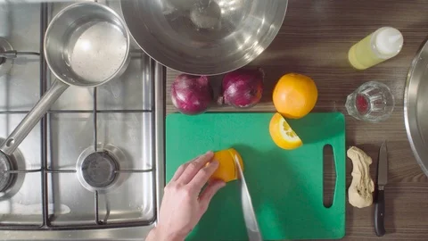 Chef cutting oranges and onions on chopping board 動画素材 88606607