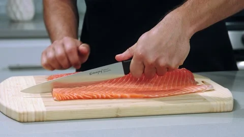 Chef cutting the salmon slow motion Video stock 151470672