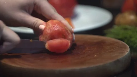 Chef cutting up an tomato with a knife 스톡 동영상 82593112