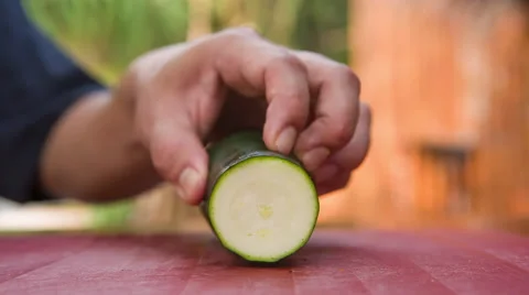 Chef cutting zucchini slice Vidéo 68982666