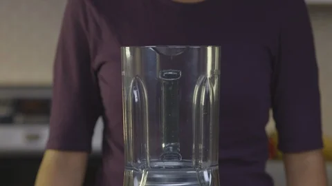 Chef Dropping Ingredients Into Blender Vídeo Stock 105331932