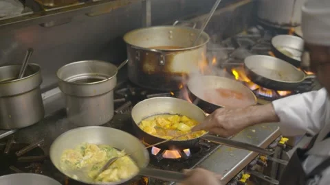 Chef in Fine dining resteraunt preparing authentic indian food Stock Footage 167270302