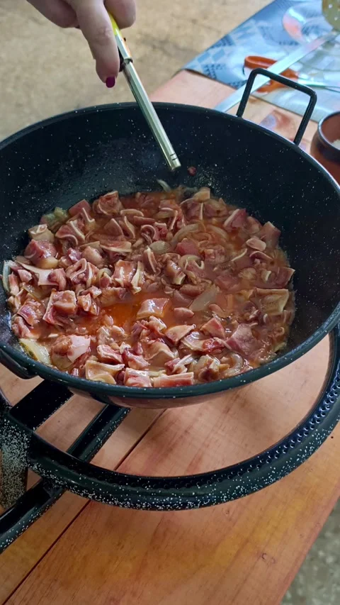 Chef flambeing pork ears in a pan Stock-Footage 343677955