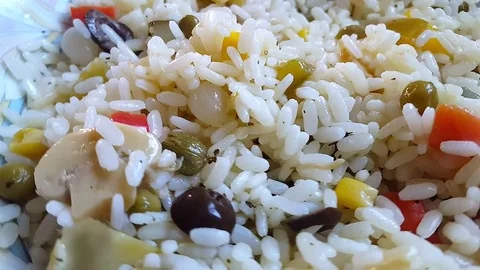 Chef flavoring rice salad Vidéo 79468282