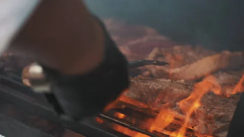 Chef flips steak Stock-Footage 201418826