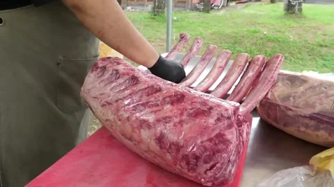 Chef Frenching a Large Raw Beef Tomahawk Rib Roast for Barbecue Видео 338213822