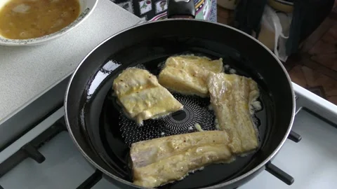 Chef frying fish in a pan Stock Footage 171981587