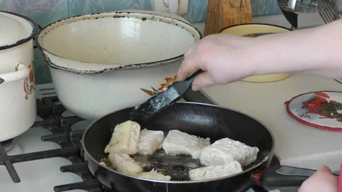 Chef frying fish in a pan Stock Footage 171985979