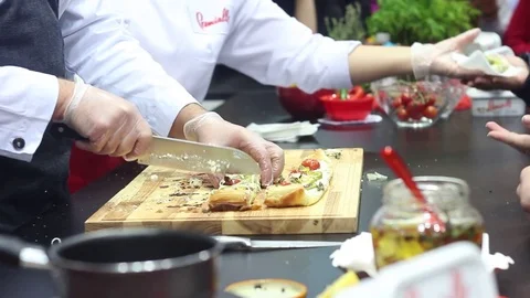 Chef gives pizza Stock Footage 73425918