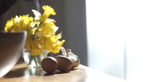 Chef grabs garlic of countertop Stock Footage 127134091