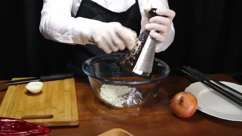Chef grate onion with black background 스톡 동영상 190070195
