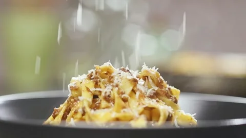 Chef grating parmesan on classic Tagliatelle al Ragu Bolognese. Stock Footage 152529660