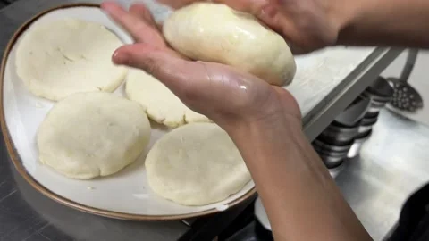 Chef hands kneading and shaping dough with olive oil Видео 344100008
