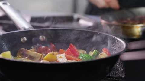 Chef hands making fried vegetables garnish - close up Видео 152607569