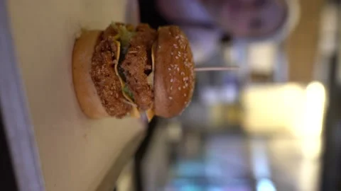 Chef hands the prepared chicken cheeseburger to the camera Video stock 196141358