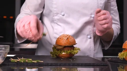 The chef has finished cooking the burger, close up 스톡 동영상 124163629