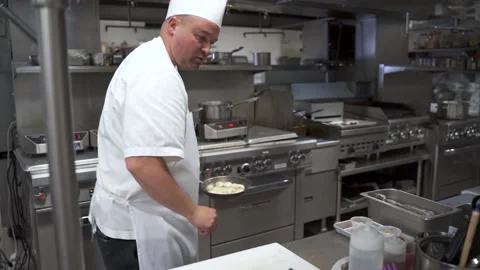 Chef in Kitchen Vidéo 151807707