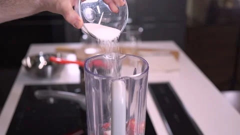 Chef in Kitchen of Restaurant pours Sugar in Blender to make a cake. Stock-Footage 143415508
