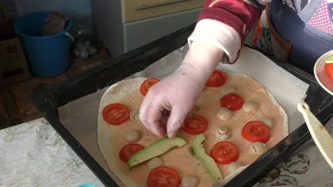 Chef makes pizza with avacado and tomatoes 스톡 동영상 148942310